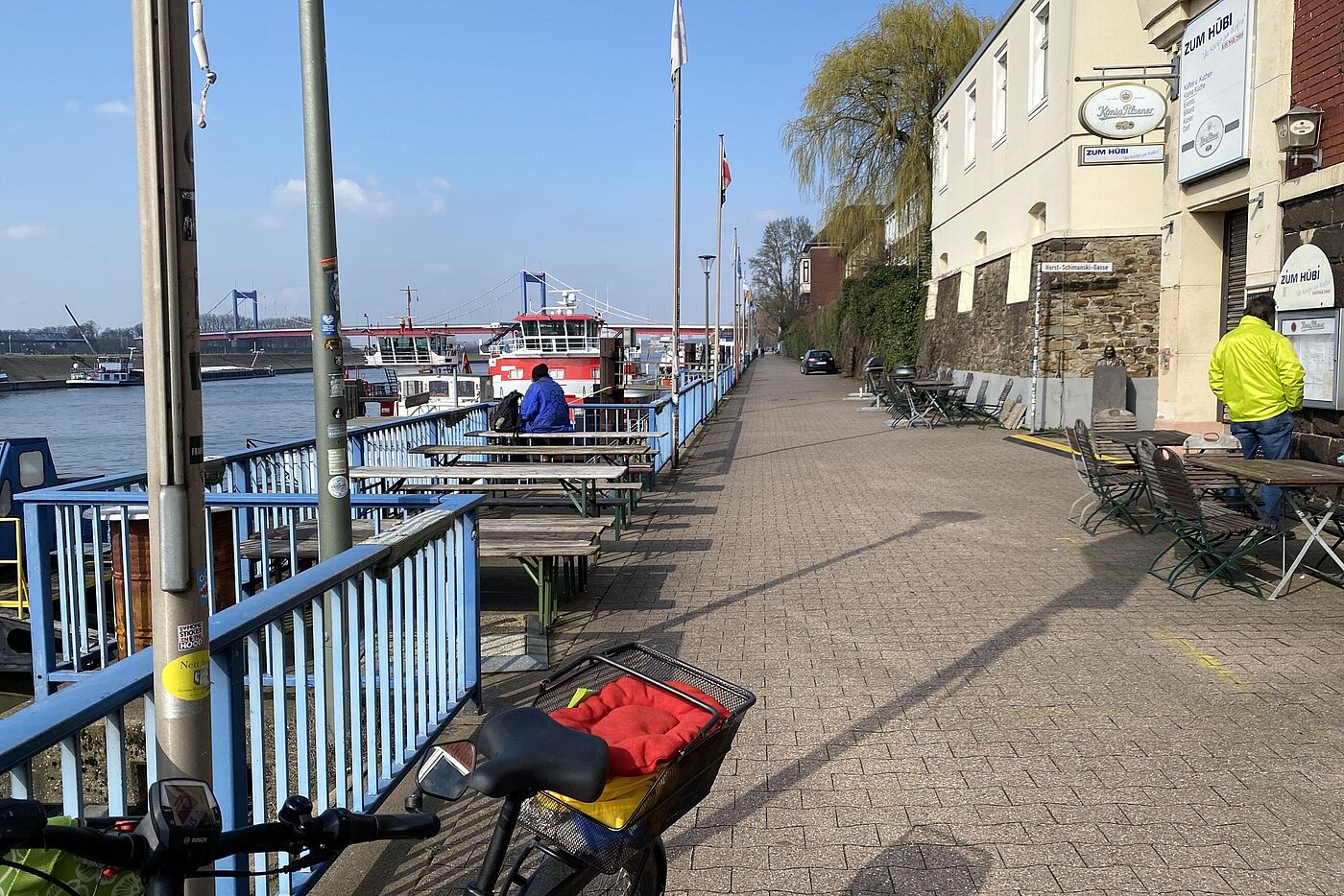 Die Hafenpromenade an der Schifferbörse
