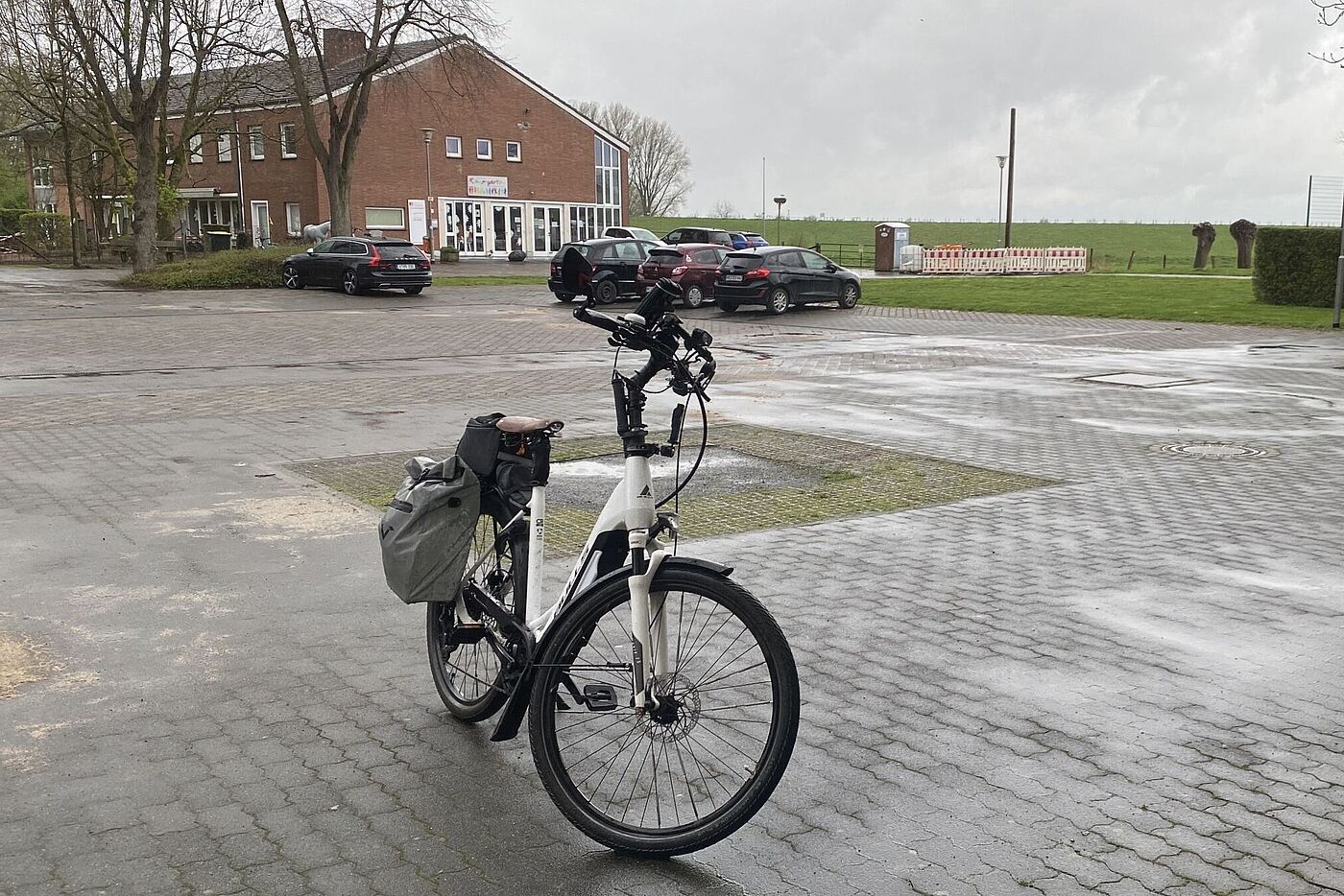 Ein einsames Radl im Regen
