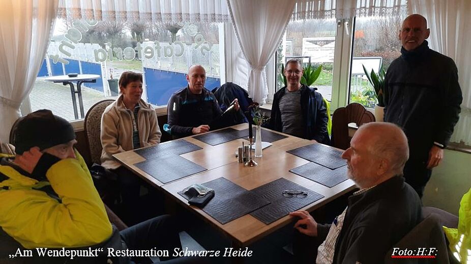 Mittagspause am Wendepunkt Flugplatz "Schwarze Heide"