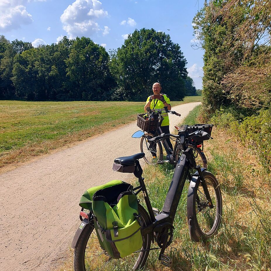 Pause am Auesee Bei der Pause am Auesee steht ein Fahrrad in der Sonne