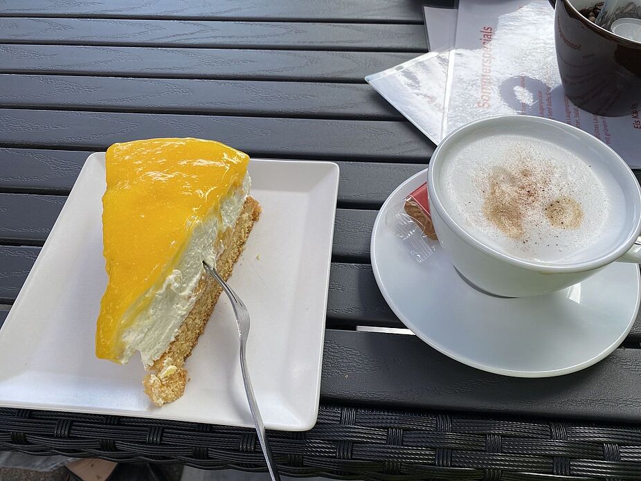 KW32 Erle 14 Wieder mal einige leckere Kalorien Wieder mal einige leckere Kalorien, Cappucino und Torte