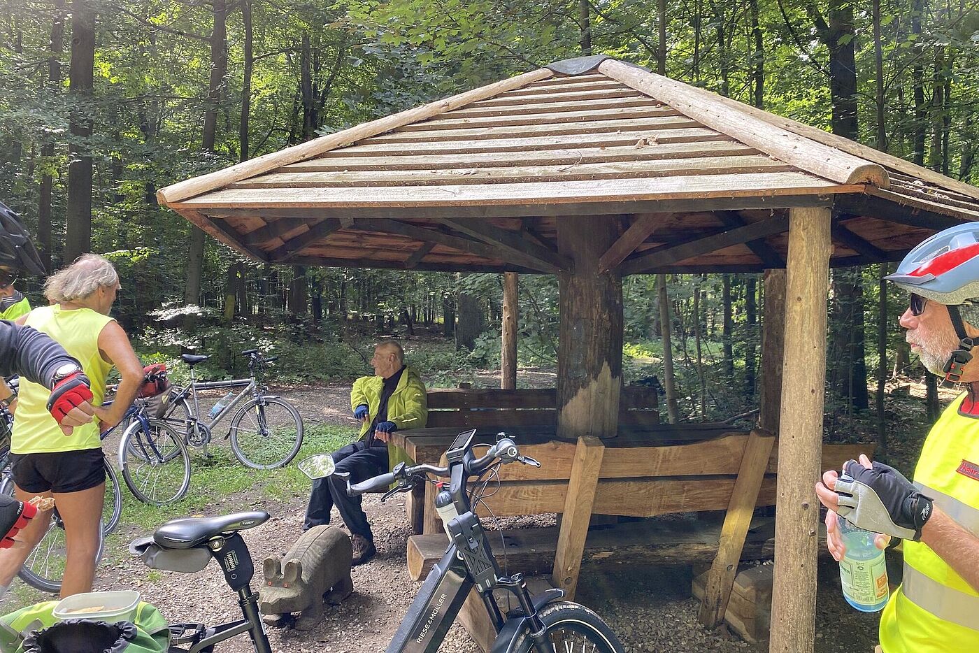 Pause an der Waldhütte