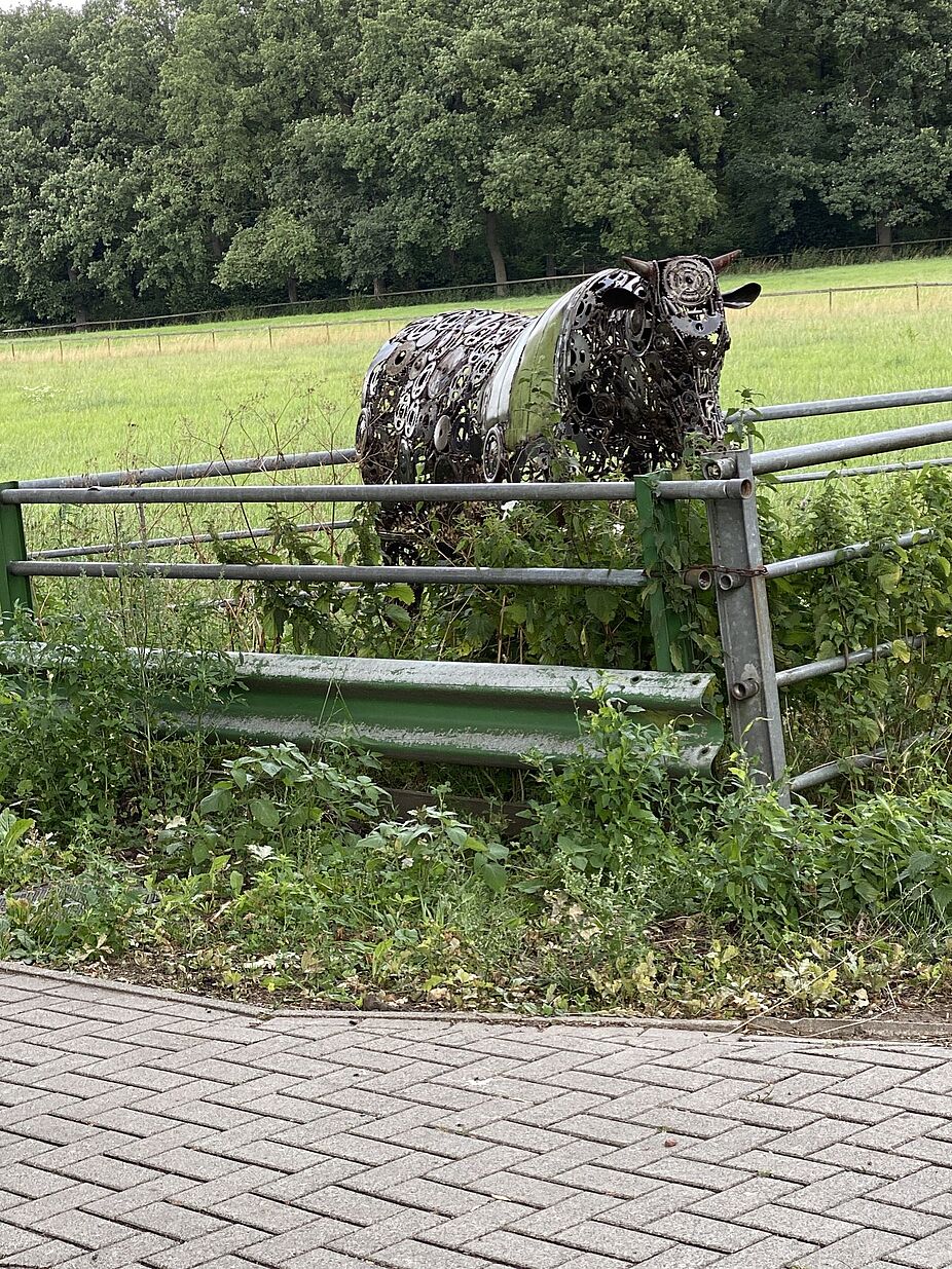 Der eiserne Bulle in Dinslaken Der eiserne Bulle in Dinslaken, gesehen auf der Dickerstr.