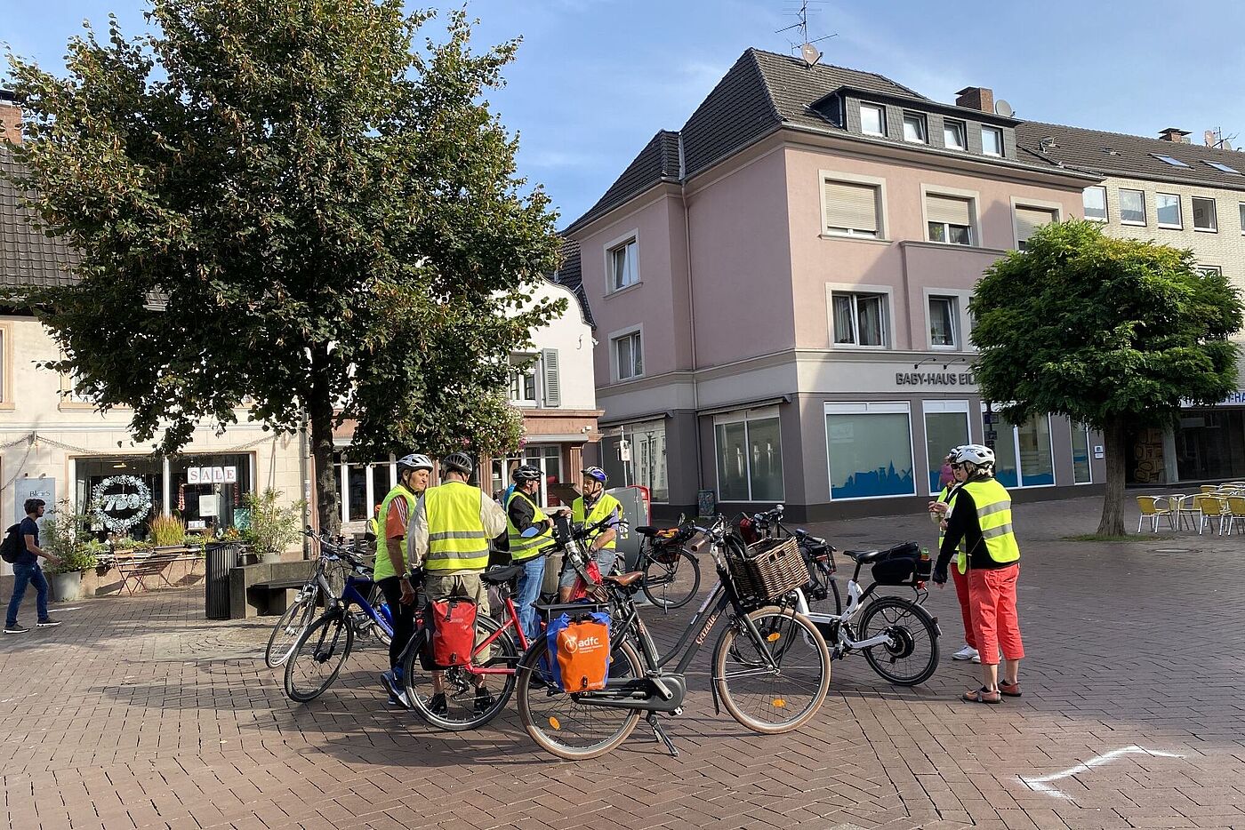 Am Altmarkt wird schon gewartet