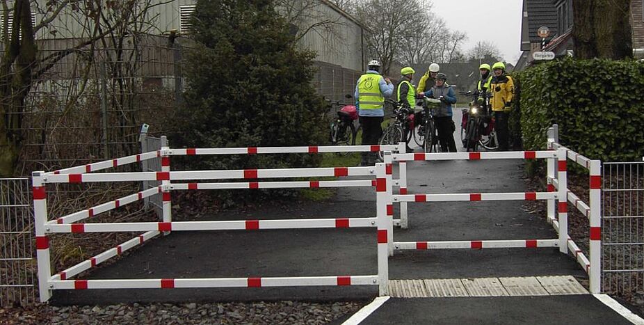 @Stadt Voerde: Barrierefreiheit ist anders, das betrifft auch Rollstühle, Lastenräder und Fahrräder mit Anhänger