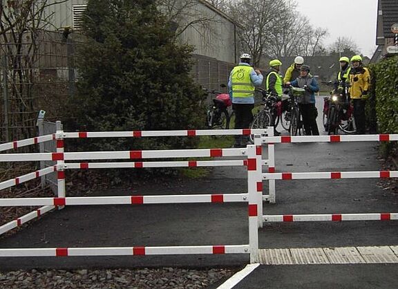 @Stadt Voerde: Barrierefreiheit ist anders, das betrifft auch Rollstühle, Lastenräder und Fahrräder mit Anhänger