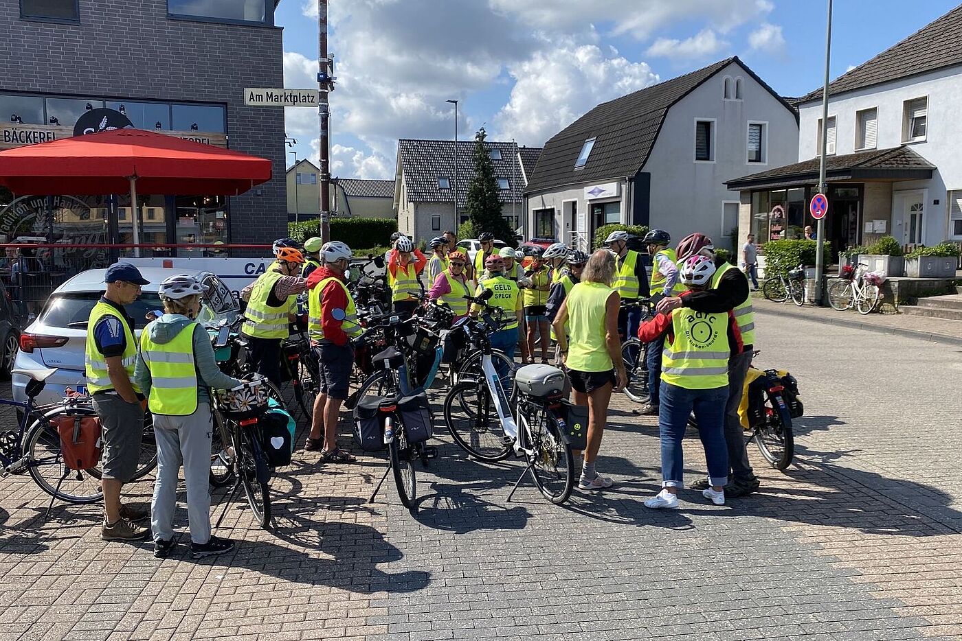 Am Hünxer Markt beim Einsammeln der Mitfahrer