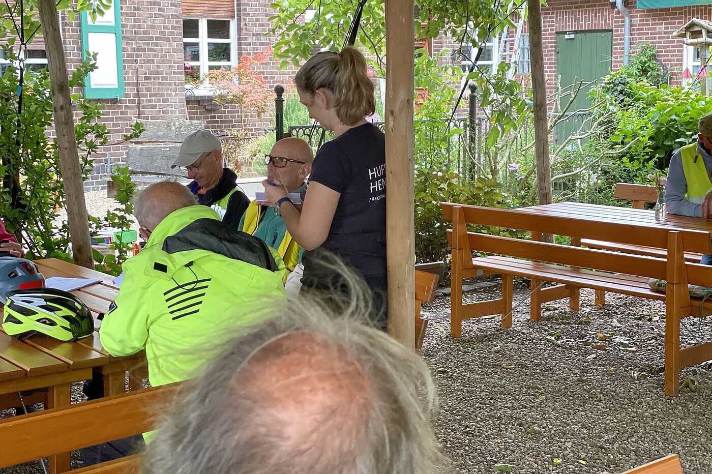 KW23-25_wb17_Hufschen_Henn_Uedemerbruch