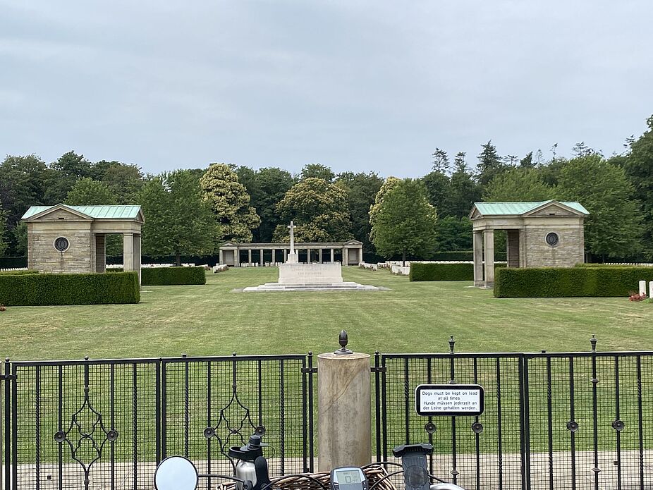 Der Rheinberg War Cemetery Blick auf den Rheinberg War Cemetery
