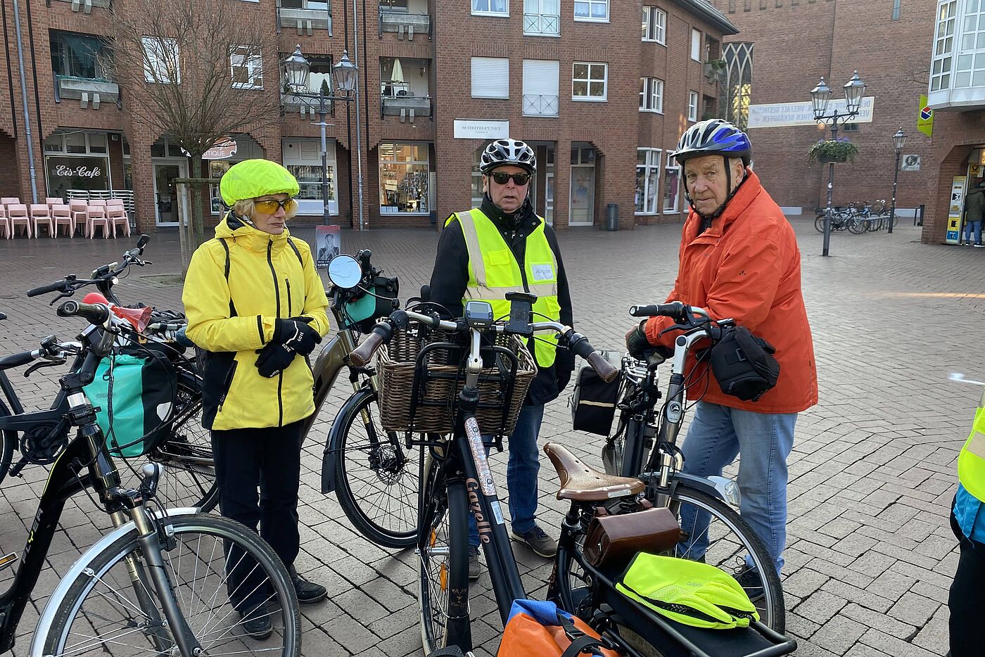 Die ersten Radler treffen ein