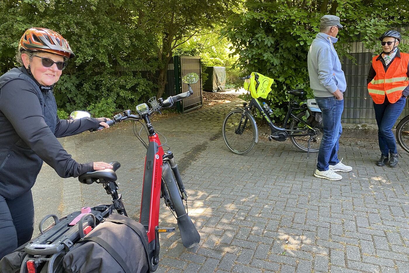 KW20-25_wb01_Schloss_Lembeck_mit_Rhododendronbluete