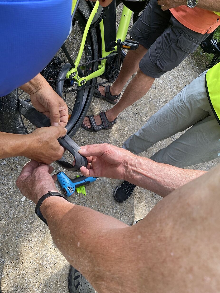 KW29 Wulfen 16 Das Flickteam läuft zur Bestform auf Das Flickteam läuft zur Bestform auf, der Schlauch wird bald wieder dicht sein