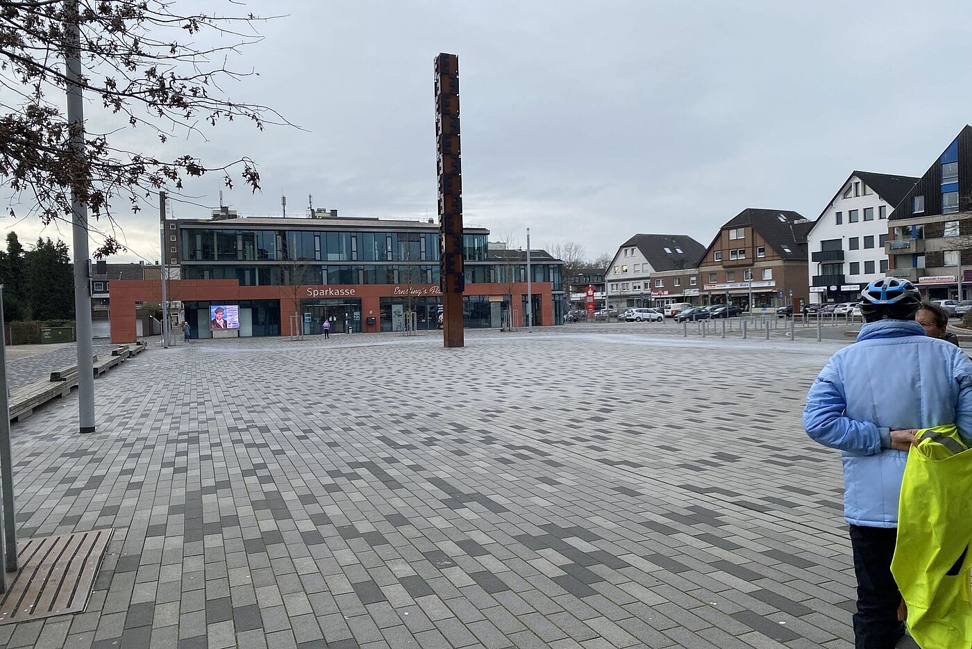 Leer liegt der Rathausplatz da