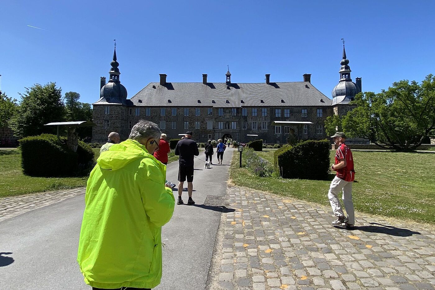 KW20-25_wb20_Schloss_Lembeck_mit_Rhododendronbluete
