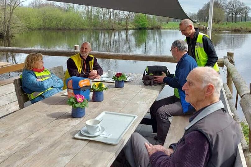 Auf der Terrasse am Teich