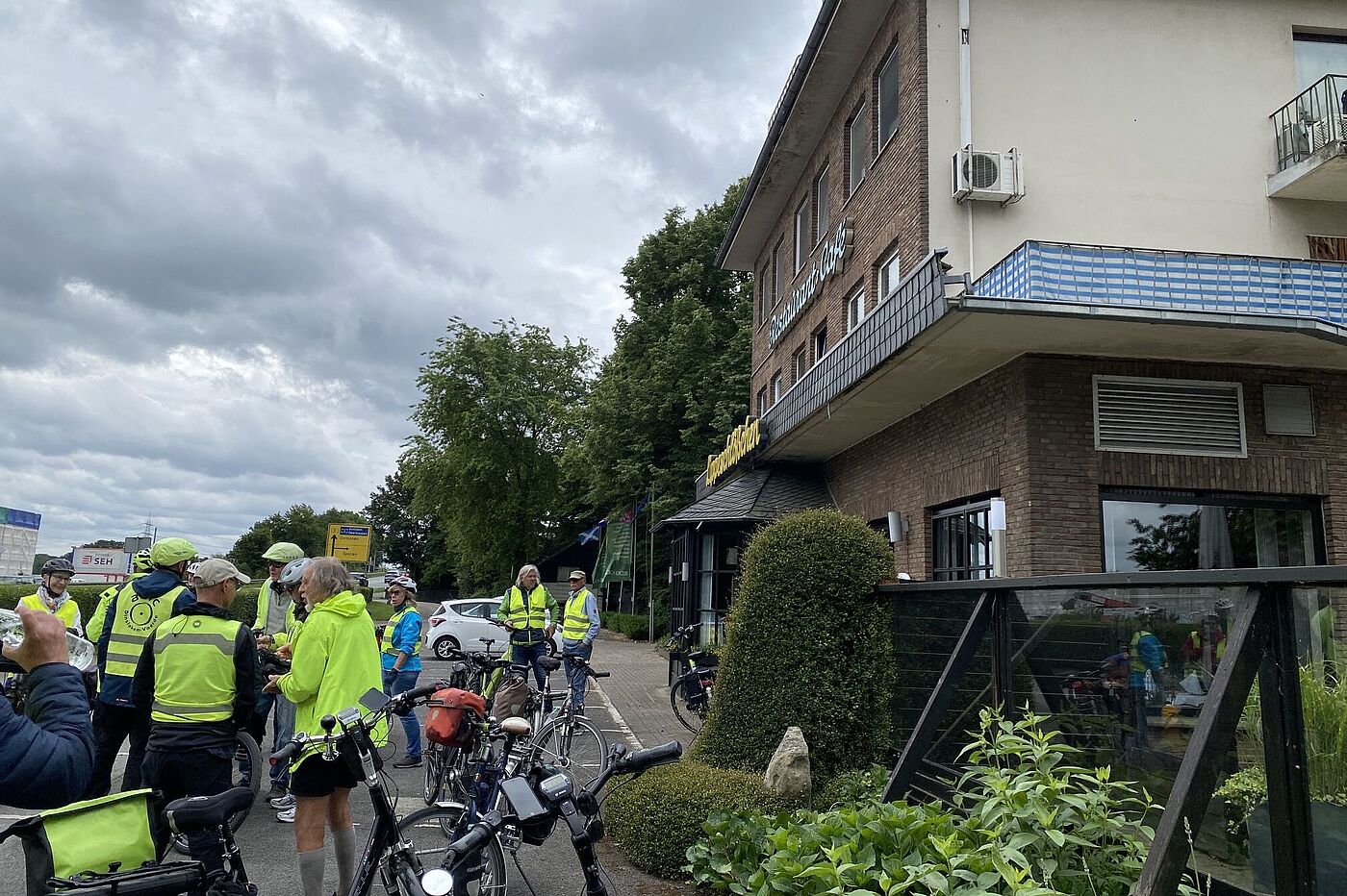 KW23-25_wb02_Hufschen_Henn_Uedemerbruch
