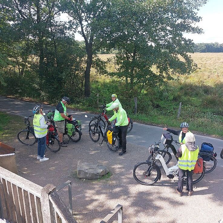 KW37-26_Kuchen-Stopp_im_Hofcafe_Belustedde_hz02