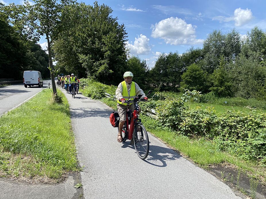 KW29 Wulfen 25 Da kommense C Die Radelkolonne kommt angefahren