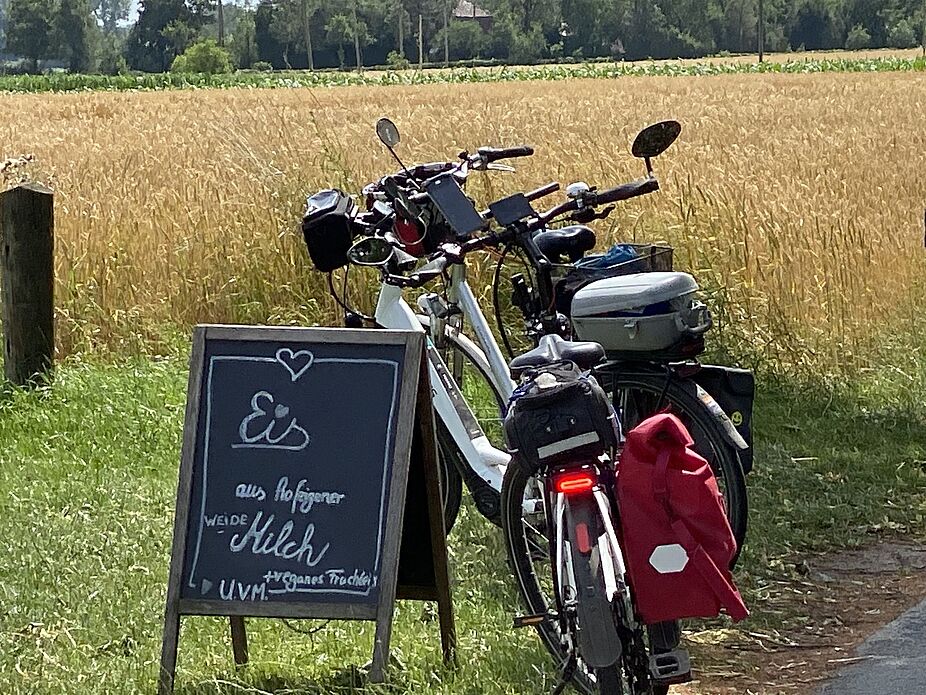 Automatenstation am Wegesrand Automatenstation am Wegesrand. Hier gibt es frische Agrarprodukte vom Hof.