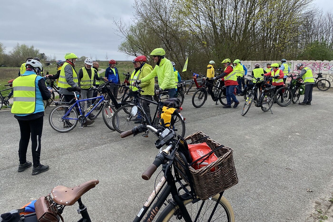 Erster Sammelpunkt an der Rheinbrücke