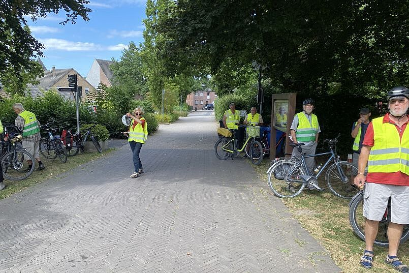 KW34-25_wb06_Hagemanns_Hofcafe_Bruenen