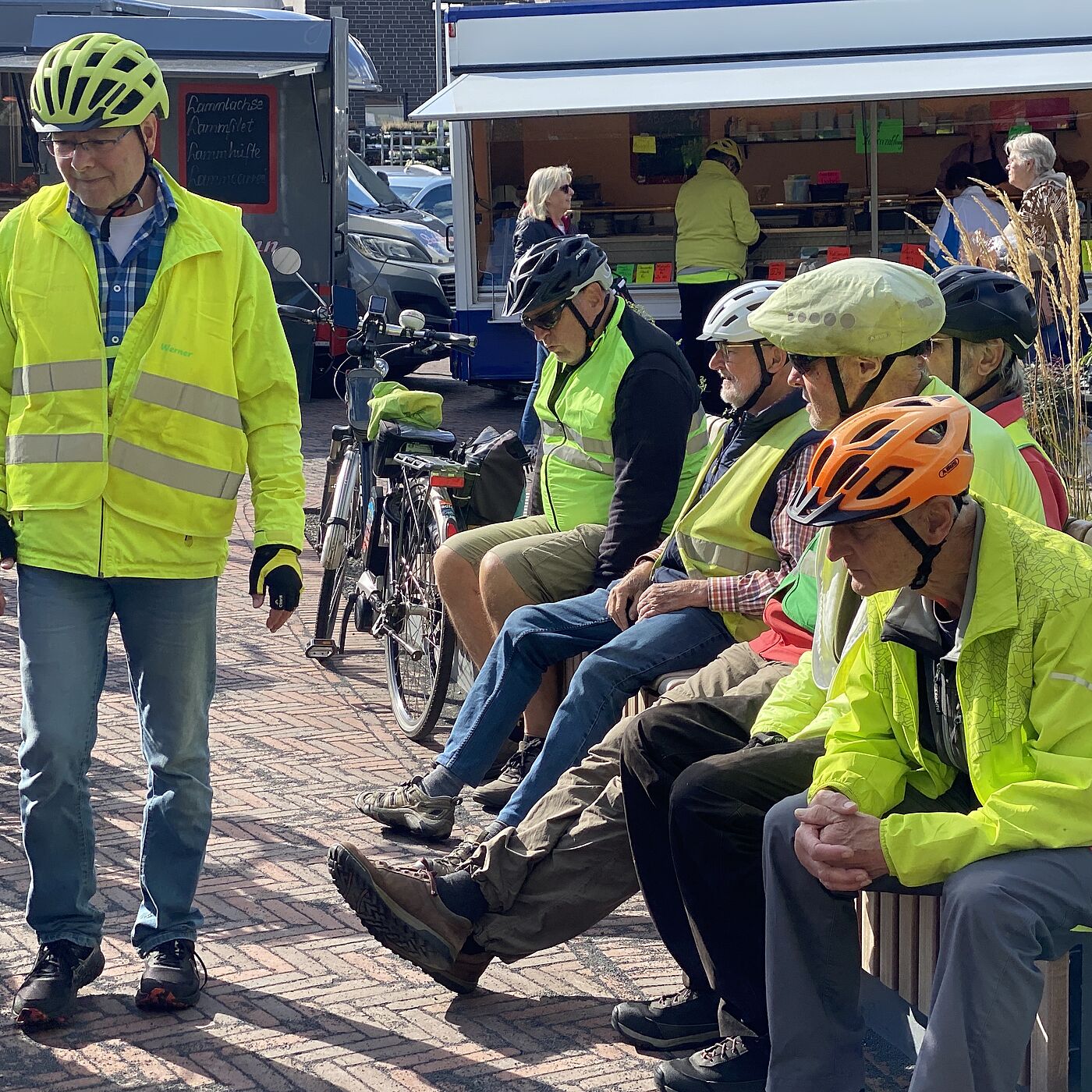 KW37-26_Kuchen-Stopp_im_Hofcafe_Belustedde_wb05