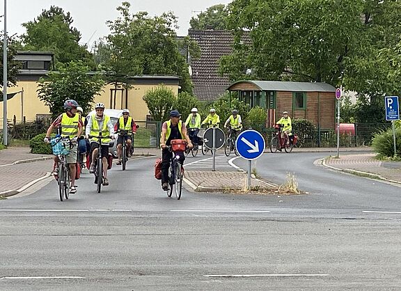 Pünktlich trifft die Fahrradgruppe am Treffpunkt Freesmann ein