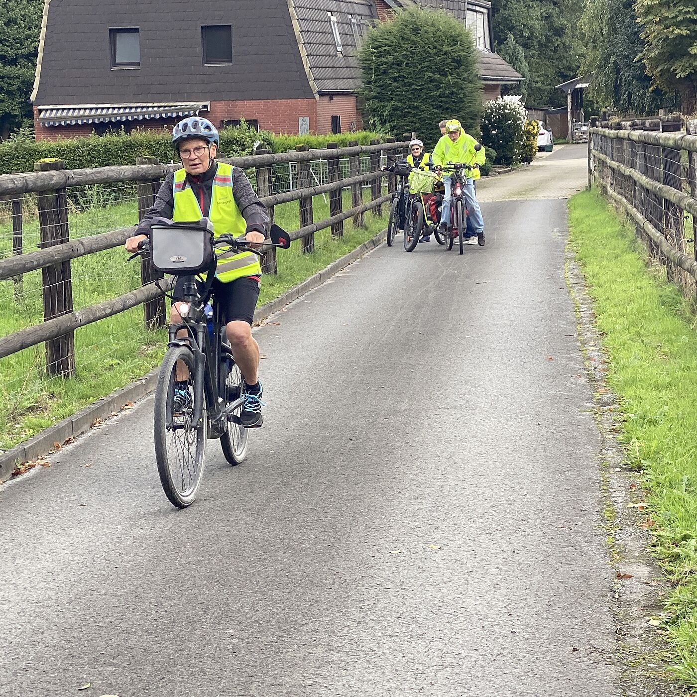 KW37-26_Kuchen-Stopp_im_Hofcafe_Belustedde_wb06