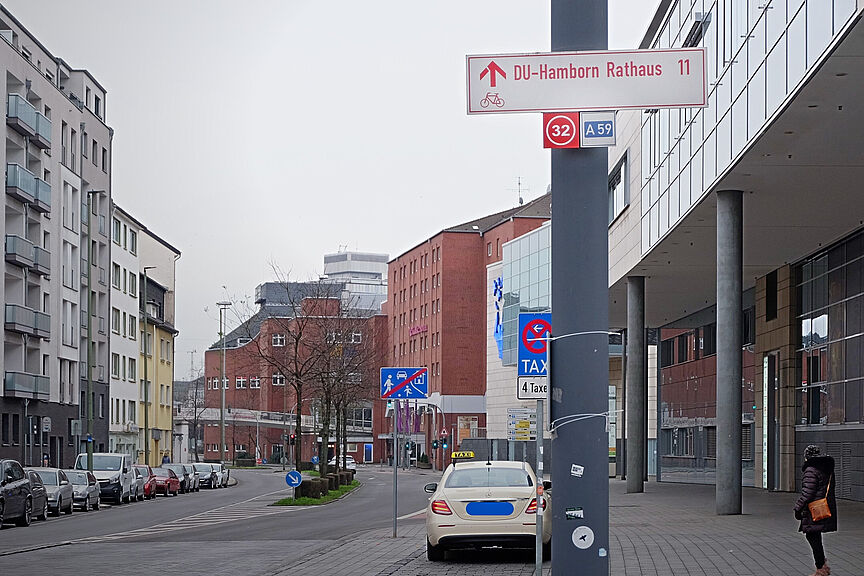 A59 Fahrradumleitung A59 Fahrradumleitung: Start der alten Route am Opernplatz
