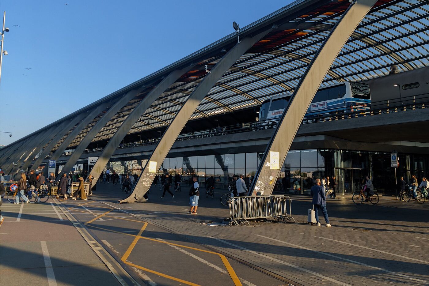 Angekommen am Fährterminal von Amstadam Centraal