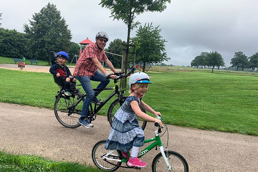Heinz-Theo mit seinen Enkelkindern Heinz-Theo mit seinen Enkelkindern